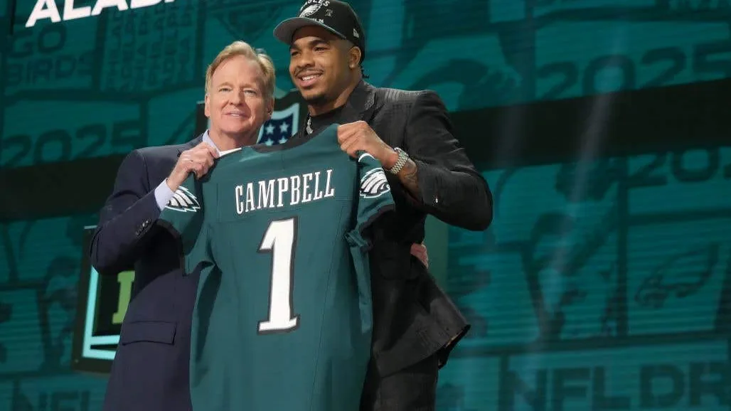 Eagles Analyse: Mock Draft Consensus gegen Dane und Fran. 28 Mocks ausgezählt. Pick 23 ist ein Tackle-Duell – Titelbild für den Artikel auf www.fly-eagles-fly.de