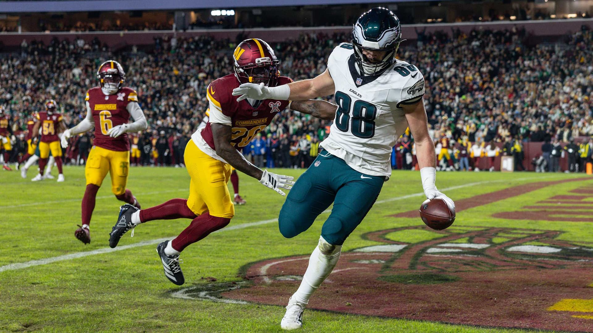 Eagles Analyse: Goedert bleibt: Wie dünn das Eis unter Howies Cap ist – Titelbild für den Artikel auf www.fly-eagles-fly.de